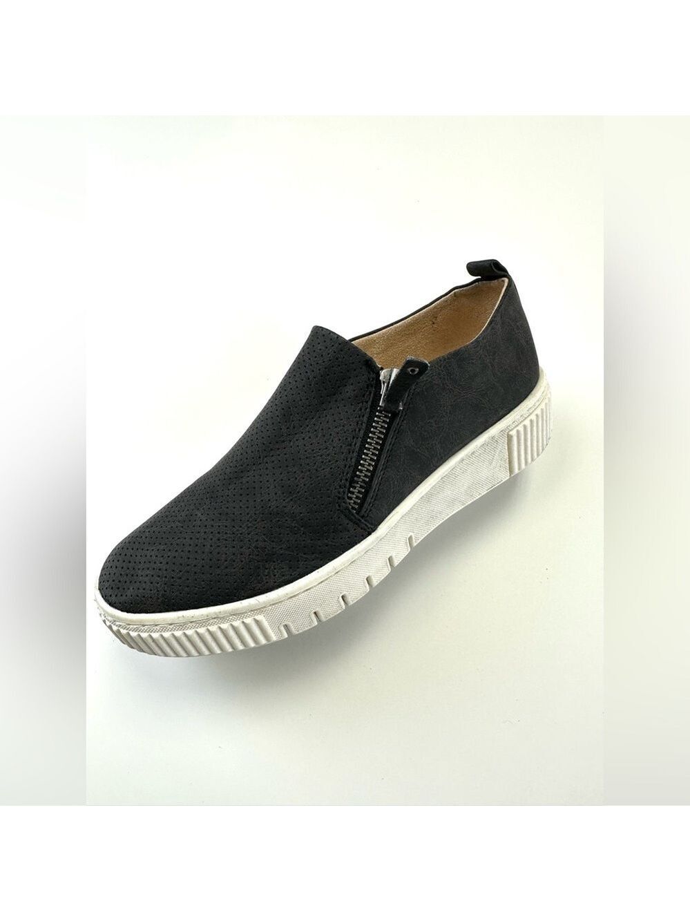 Naturalizer Black SlipOn Sneakers Womens Size 7M Perforated Comfort Side Zip m